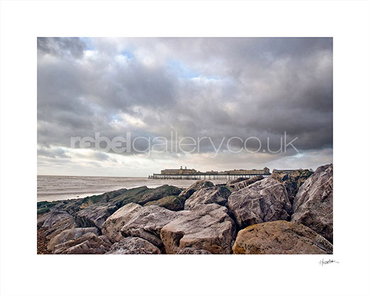 Photograph of Hastings Pier and Rocks by Hastings photographer Jon Wilhelm